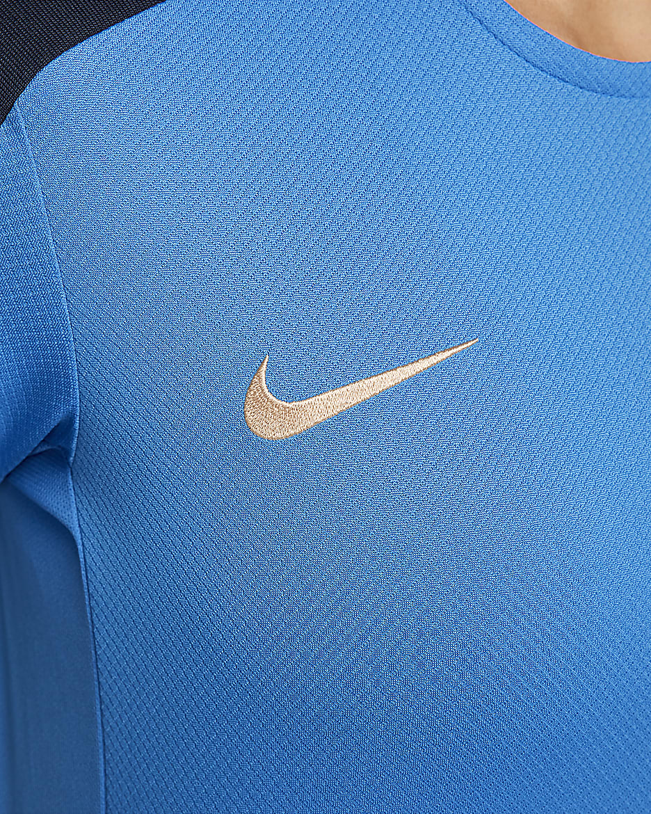 Maglia da calcio a manica corta Nike Dri-FIT Chelsea FC Strike – Donna - Light Photo Blue/Light Photo Blue/Ossidiana/Guava Ice