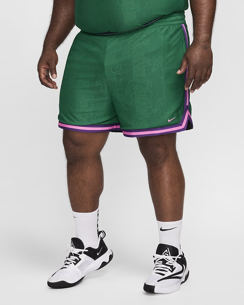 Giannis Pantalón corto de baloncesto de 15 cm Dri-FIT DNA - Hombre - Malachite/Purple Cosmos/Playful Pink