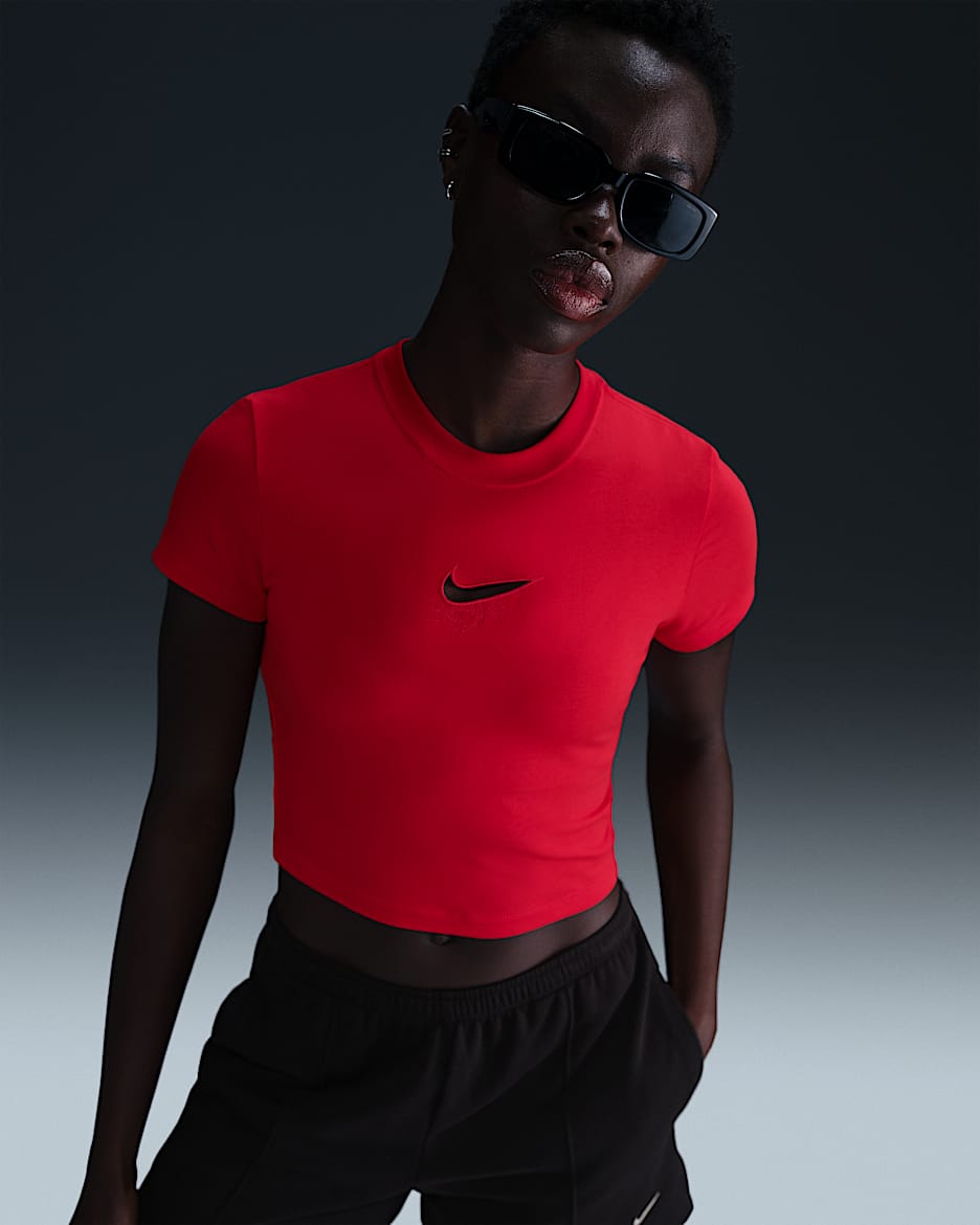 Kort, slimmad t-shirt Nike Sportswear Chill Knit för kvinnor - University Red