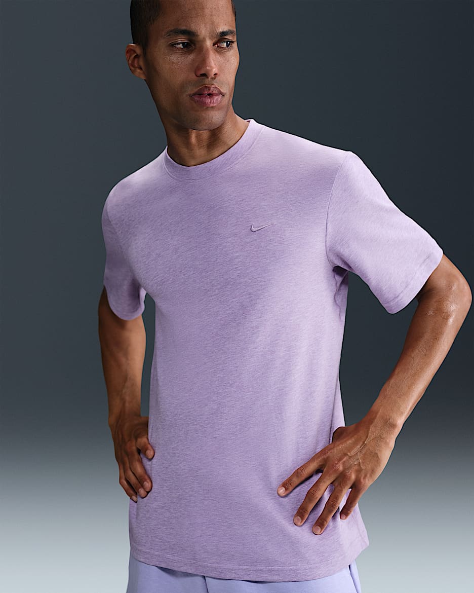 Maglia versatile a manica corta Dri-FIT Nike Primary – Uomo - Hydrangeas/Heather/Hydrangeas