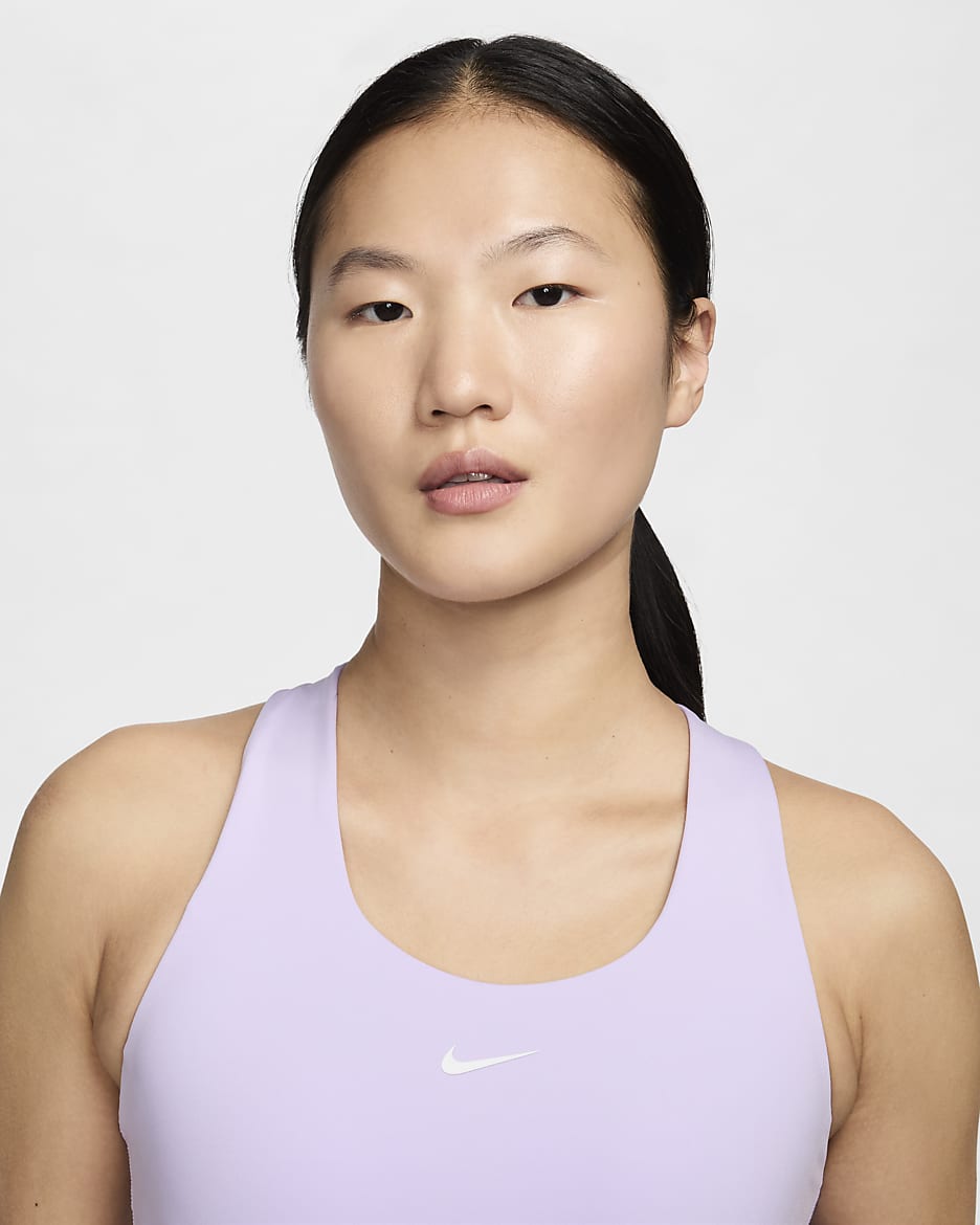 เสื้อกล้ามสปอร์ตบราผู้หญิงซัพพอร์ตระดับกลางเสริมฟองน้ำ Nike Swoosh - Lilac Bloom/Lilac Bloom/ขาว