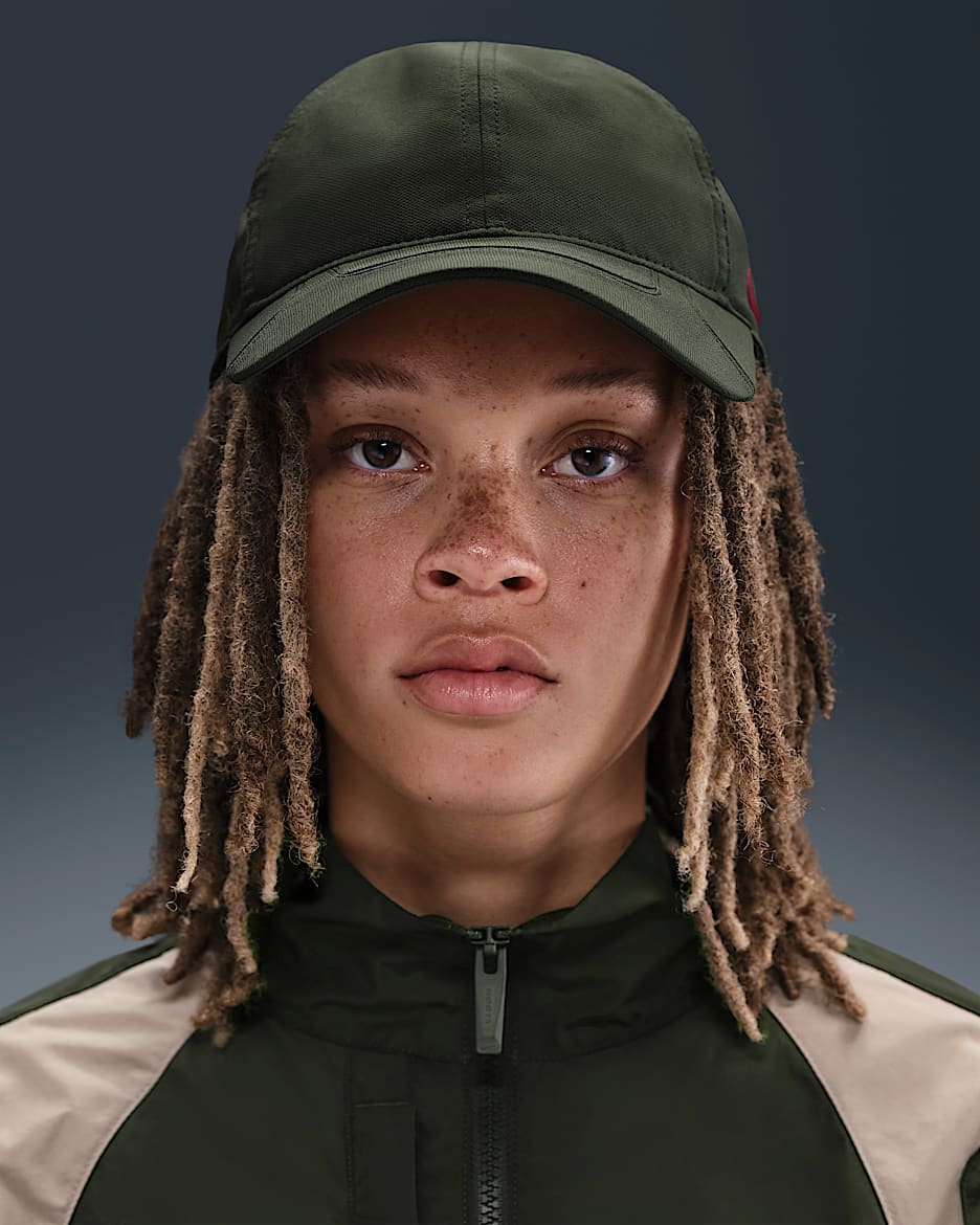 NOCTA Gorra CS S.S.C. - Cargo Khaki/Team Red