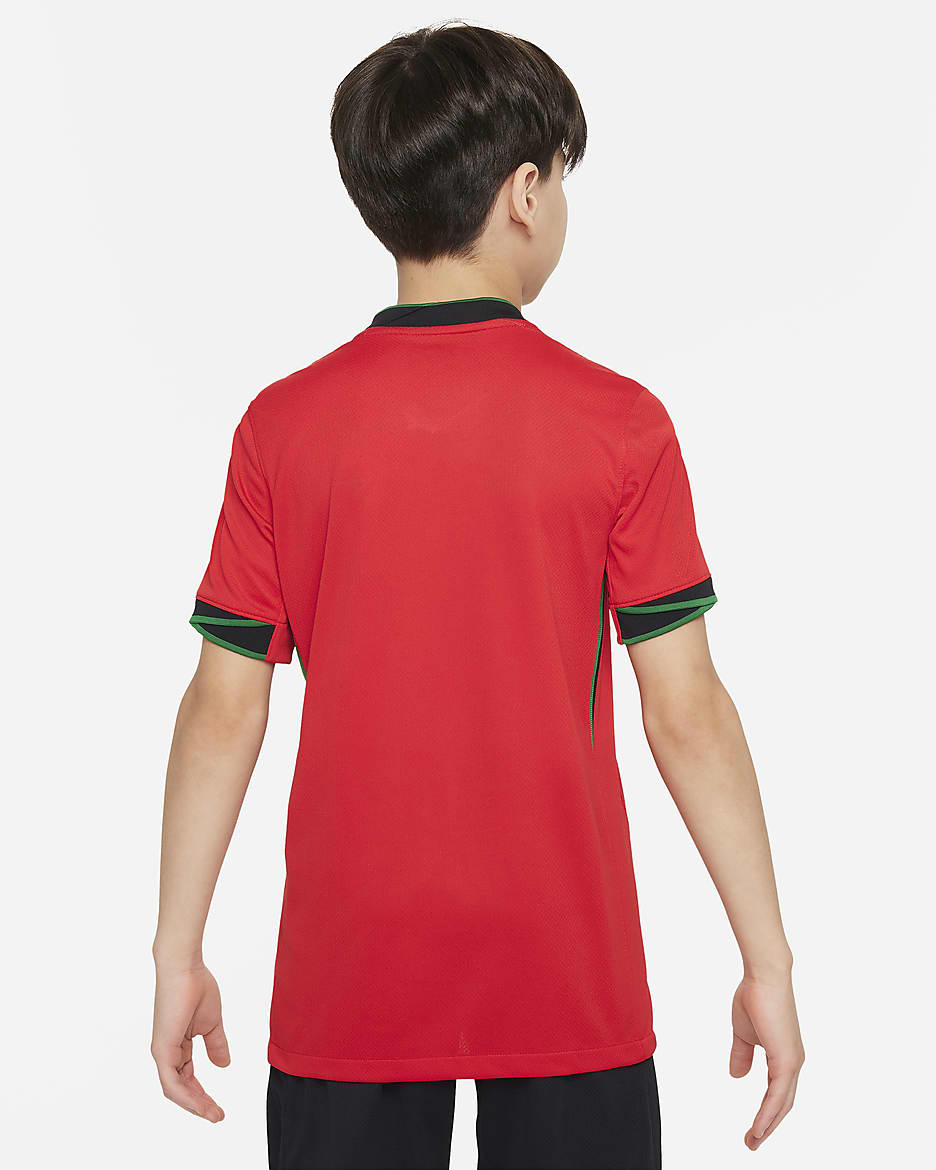 Portugal (Men's Team) 2024/25 Stadium Home Nike Replica Fußballtrikot mit Dri-FIT-Technologie für ältere Kinder - University Red/Pine Green/Pitch Blue/Sail