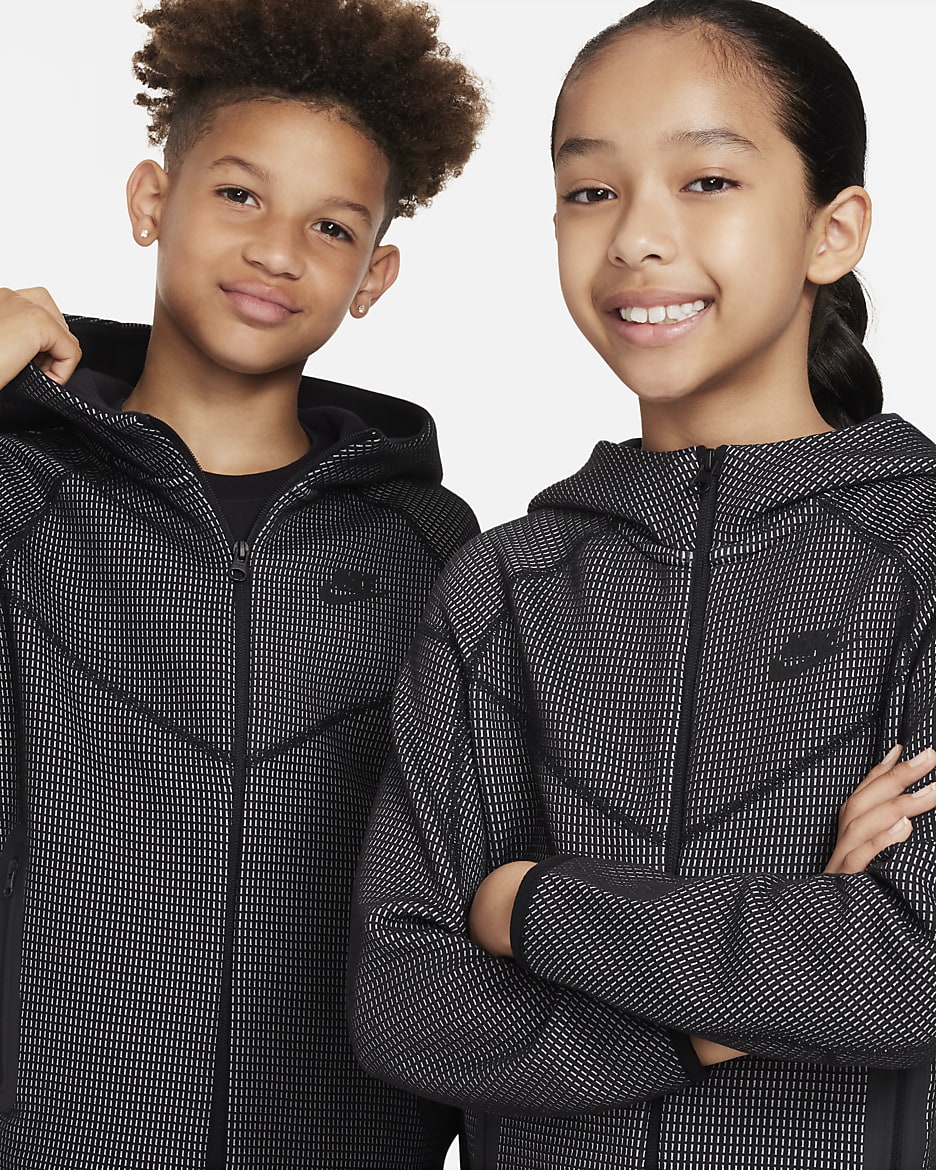 Nike Sportswear Tech winterfester Fleece-Hoodie mit durchgehendem Reißverschluss für ältere Kinder (Jungen) - Schwarz/Light Smoke Grey/Schwarz