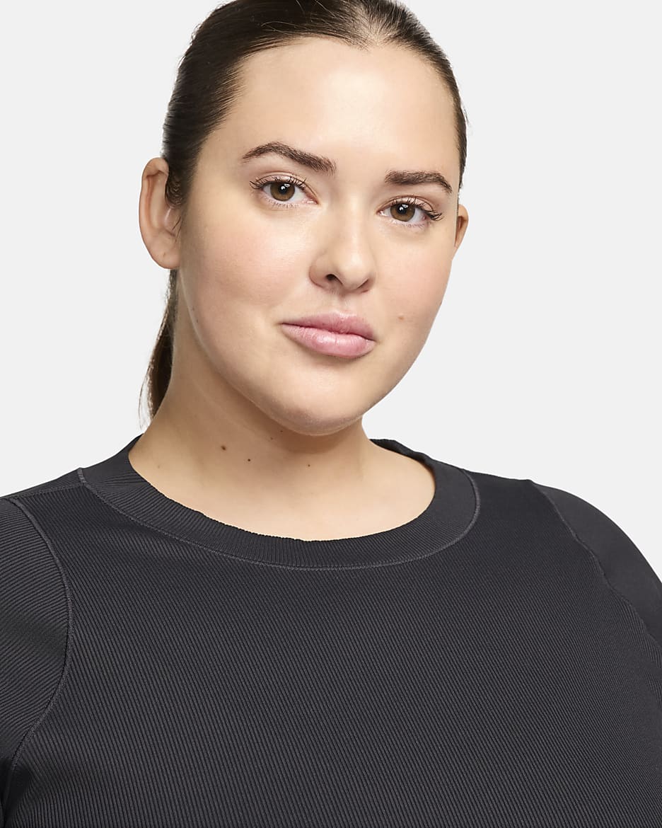 Nike Zenvy Rib Dri-FIT avkortet kortermet overdel til dame (Plus Size) - Svart