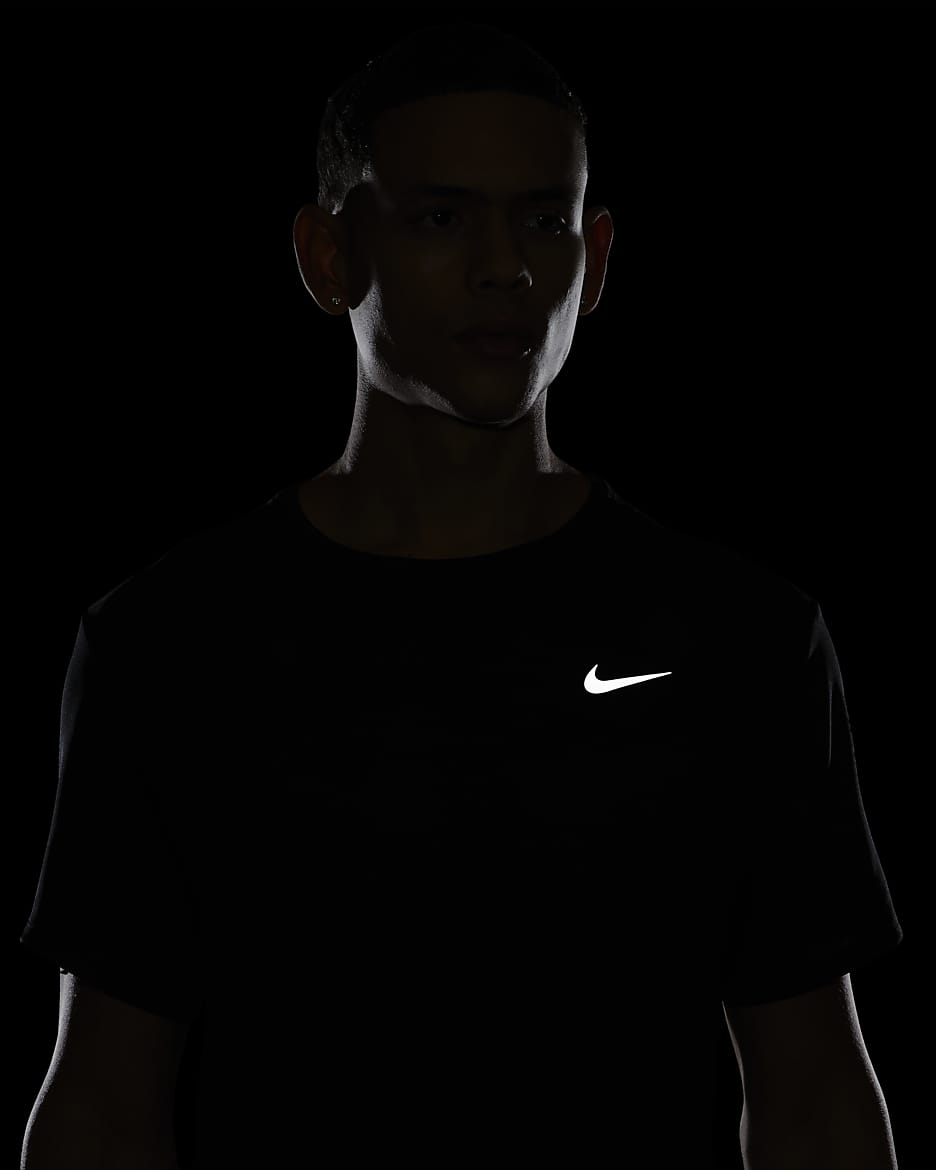 Nike Miler Dri-FIT UV rövid ujjú férfi futófelső - Fekete