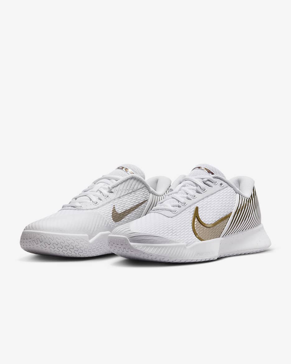 Tenis de tenis para cancha dura para mujer NikeCourt Vapor Pro 2 - Blanco/Morado grandioso/Oro metalizado con textura