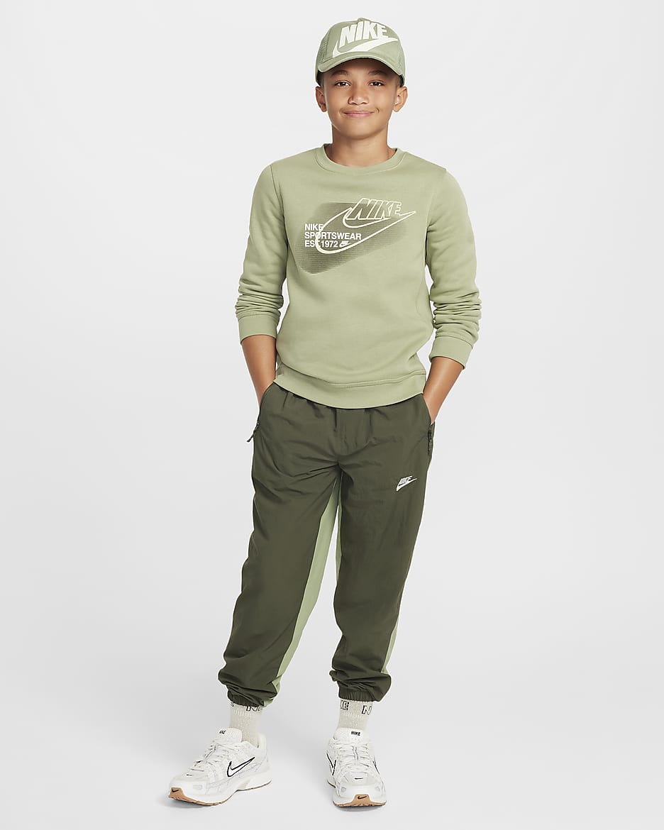 Nike Sportswear Standard Issue Older Kids' (Boys') Crew-Neck Sweatshirt - Oil Green