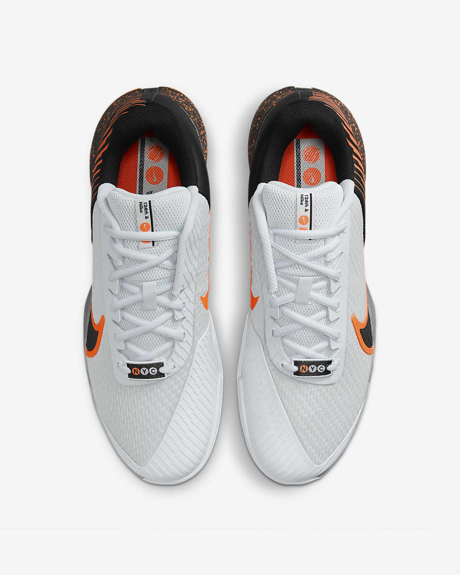 NikeCourt Vapor Pro 2 Premium tennisschoenen voor heren (gravel) - Pure Platinum/Hyper Crimson/Wit/Zwart