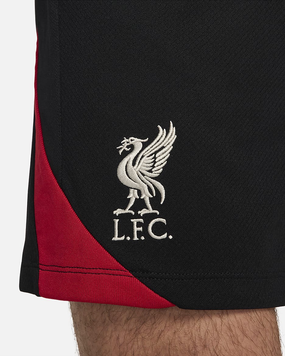 Liverpool FC Strike Nike Dri-FIT knit voetbalshorts voor heren - Zwart/Gym Red/Light Orewood Brown