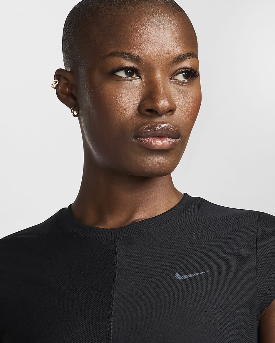 Nike One Fitted Rib Women's Dri-FIT Short-Sleeve Cropped Top
