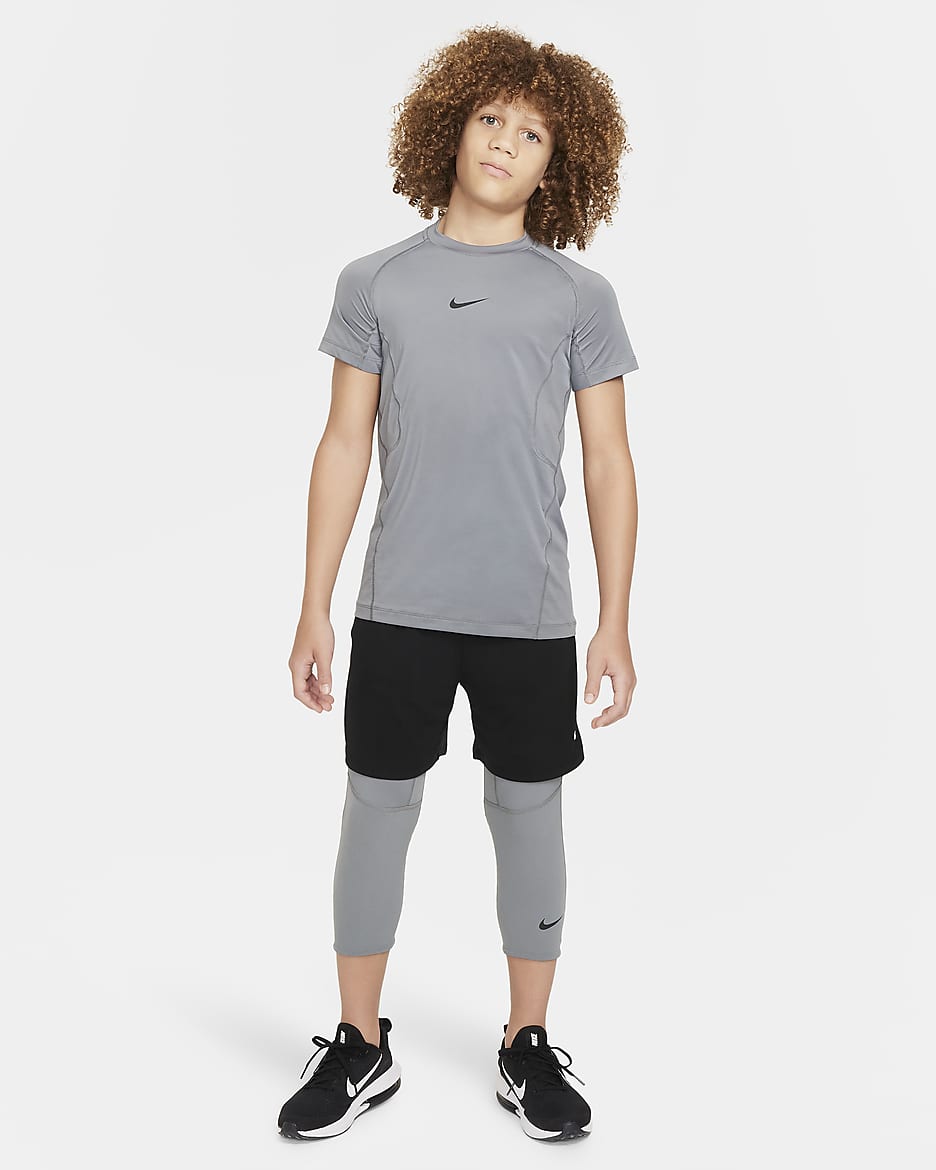 Playera de manga corta Dri-FIT para niño talla grande Nike Pro - Gris humo/Negro