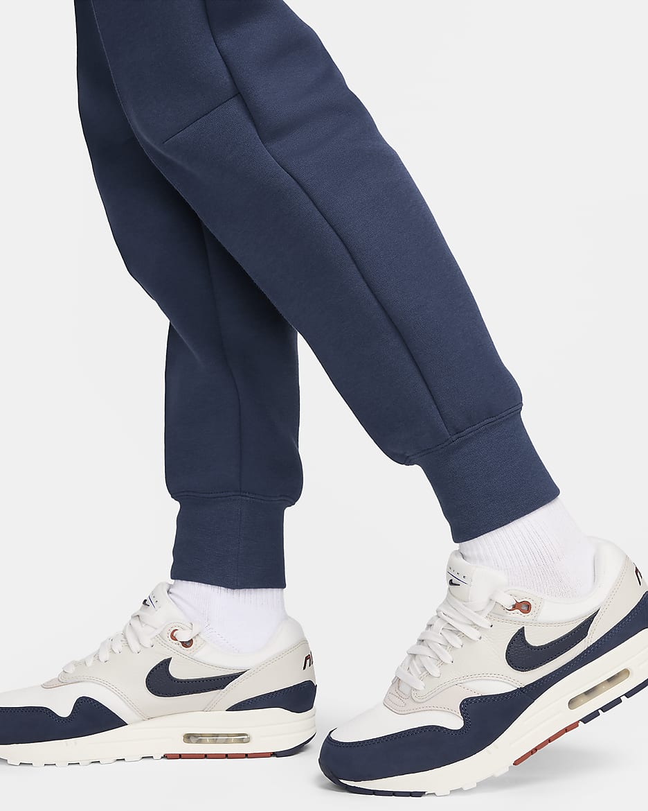 Paris Saint-Germain Tech Fleece Nike Fußball-Jogger mit mittelhohem Bund (Damen) - Midnight Navy/Weiß