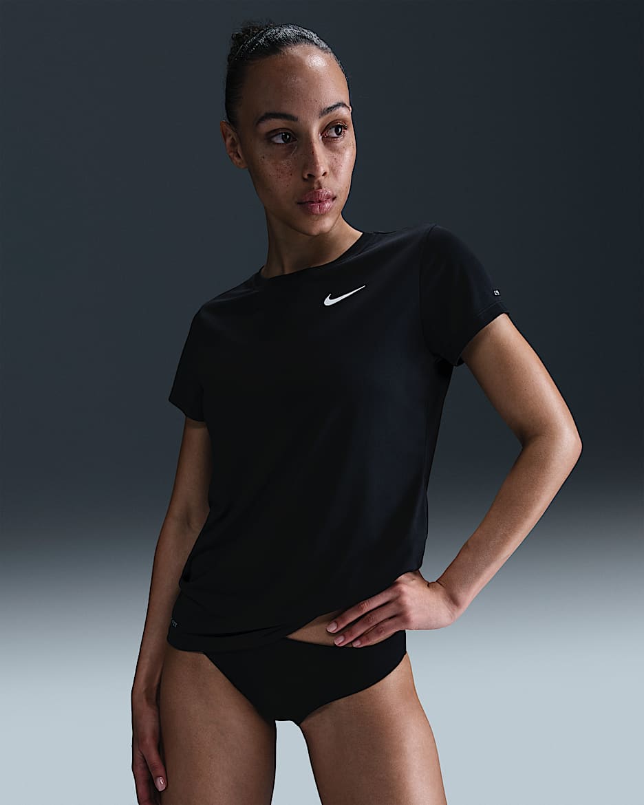 Camiseta Hydroguard de manga corta para mujer Nike Dri-FIT Essential - Negro/Blanco