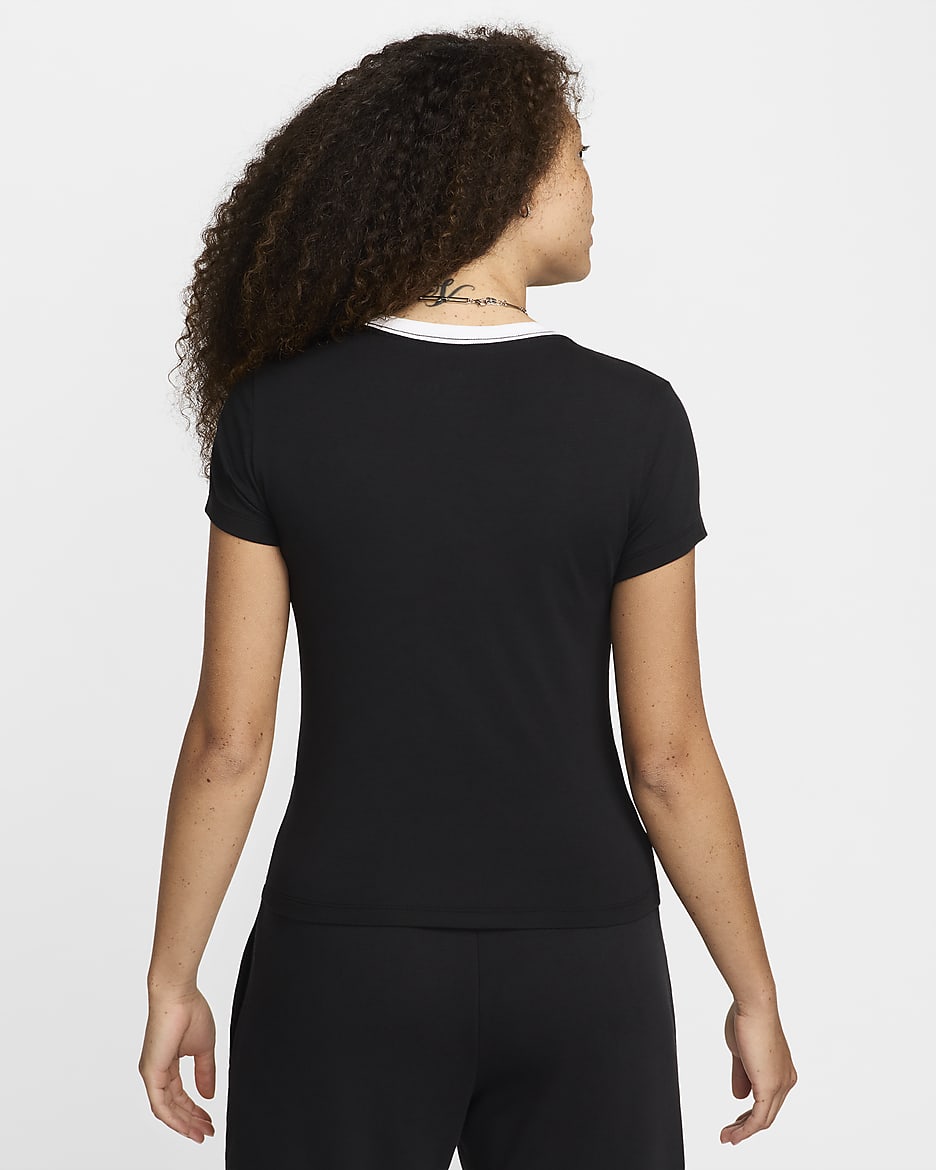 Nike Sportswear Chill Knit Camiseta corta de ajuste entallado - Mujer - Negro/Blanco