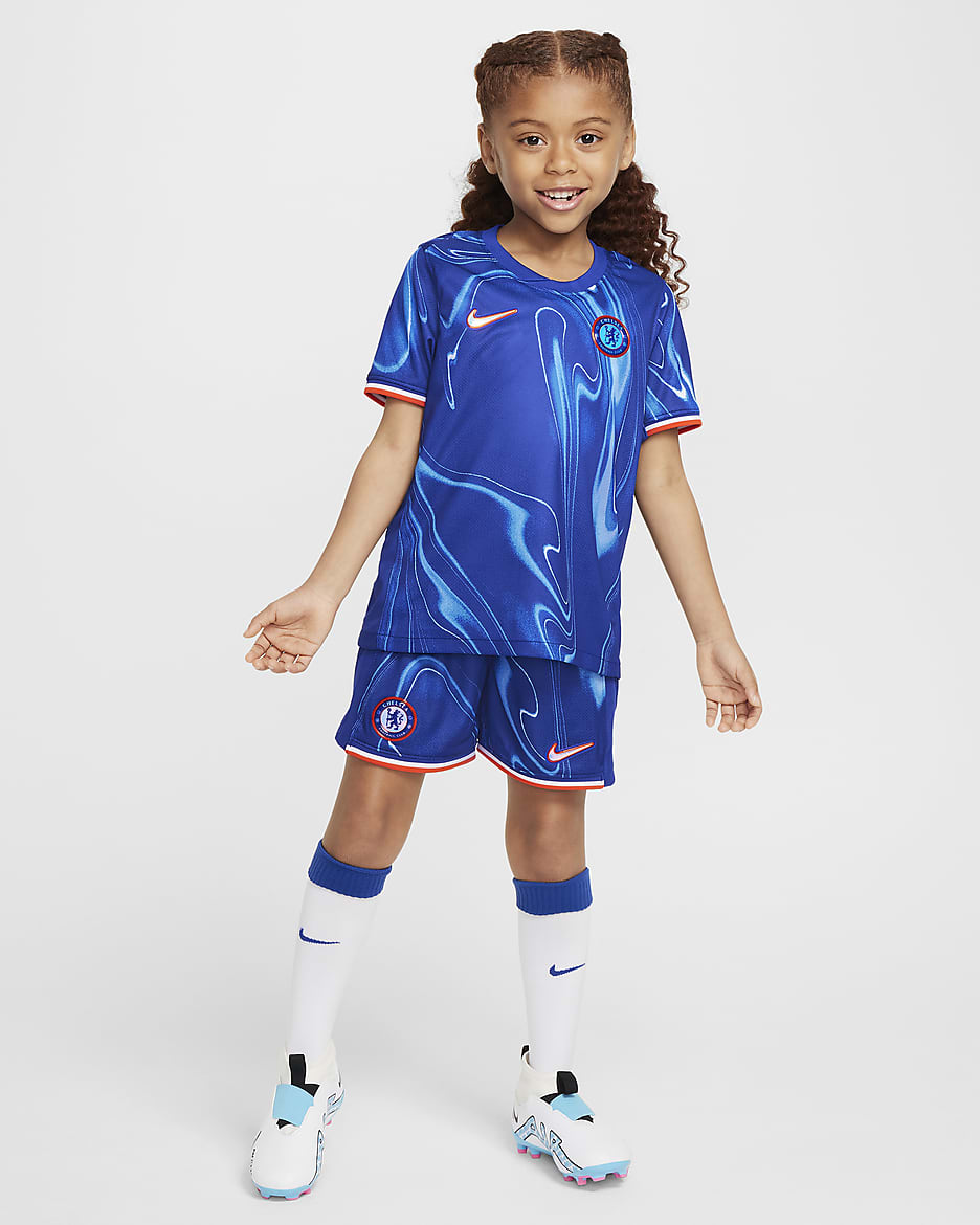 Divisa da calcio replica in 3 pezzi Nike Chelsea FC 2024/25 Stadium per bambino/a – Home - Rush Blue/Team Orange/Bianco