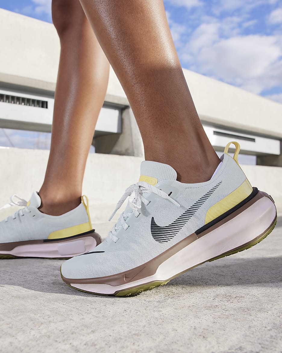 Tenis de correr en pavimento para mujer Nike Invincible 3 - Polvo fotón/Blanco cumbre/Violeta platino/Negro