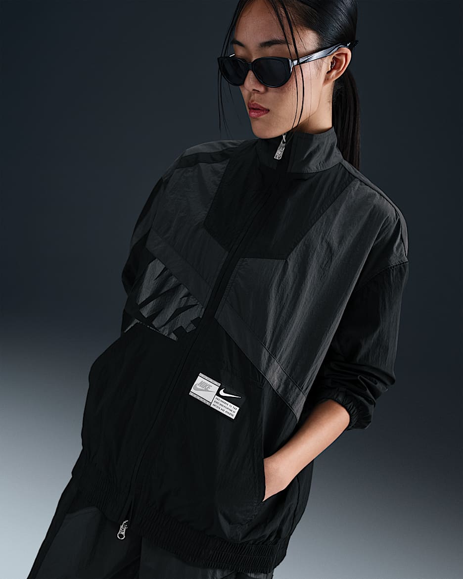 เสื้อแจ็คเก็ตแบบทอขนาดโอเวอร์ไซส์ผู้หญิง Nike Sportswear - Anthracite/ดำ/ดำ/ดำ