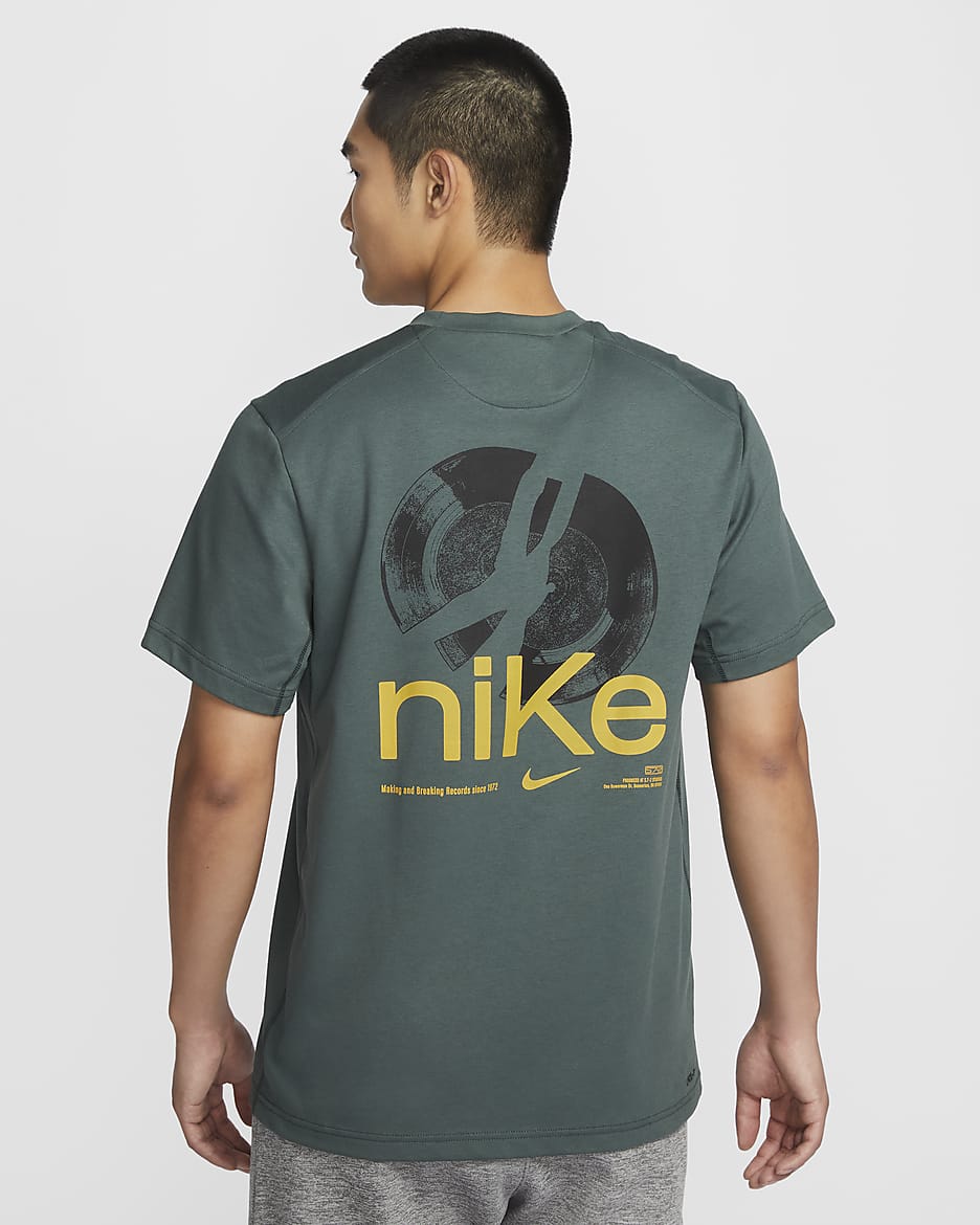 Nike Primary Studio '72 Men's Dri-FIT Short-Sleeve Versatile Top - Vintage Green/Sundial