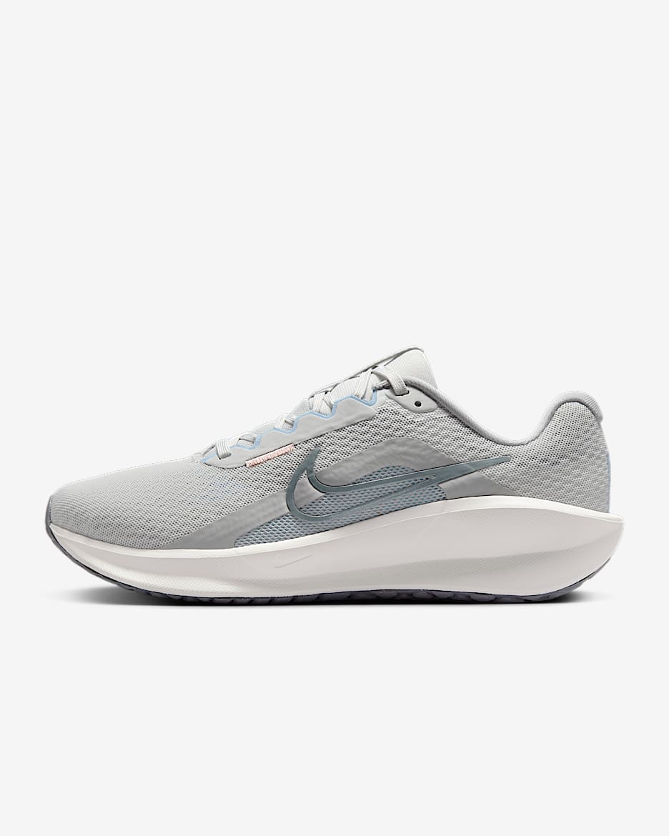 Γυναικεία παπούτσια για τρέξιμο σε δρόμο Nike Downshifter 13 - Photon Dust/Light Smoke Grey/Summit White/Metallic Pewter
