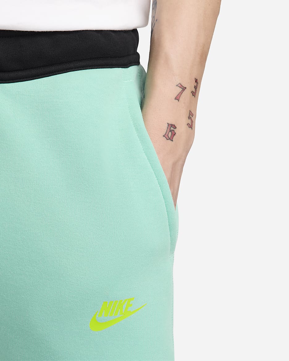 Nike Sportswear Tech Fleece Erkek Jogger'ı - Emerald Rise/Siyah