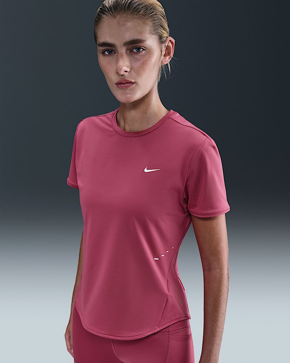 Playera de correr de manga corta Dri-FIT para mujer Nike Swift - Remolacha dulce