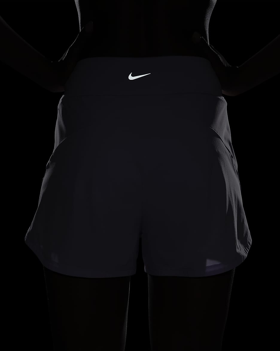 Short de fitness Dri-FIT taille haute 8 cm avec sous-short intégré Nike Bliss pour femme - Lilac Bloom