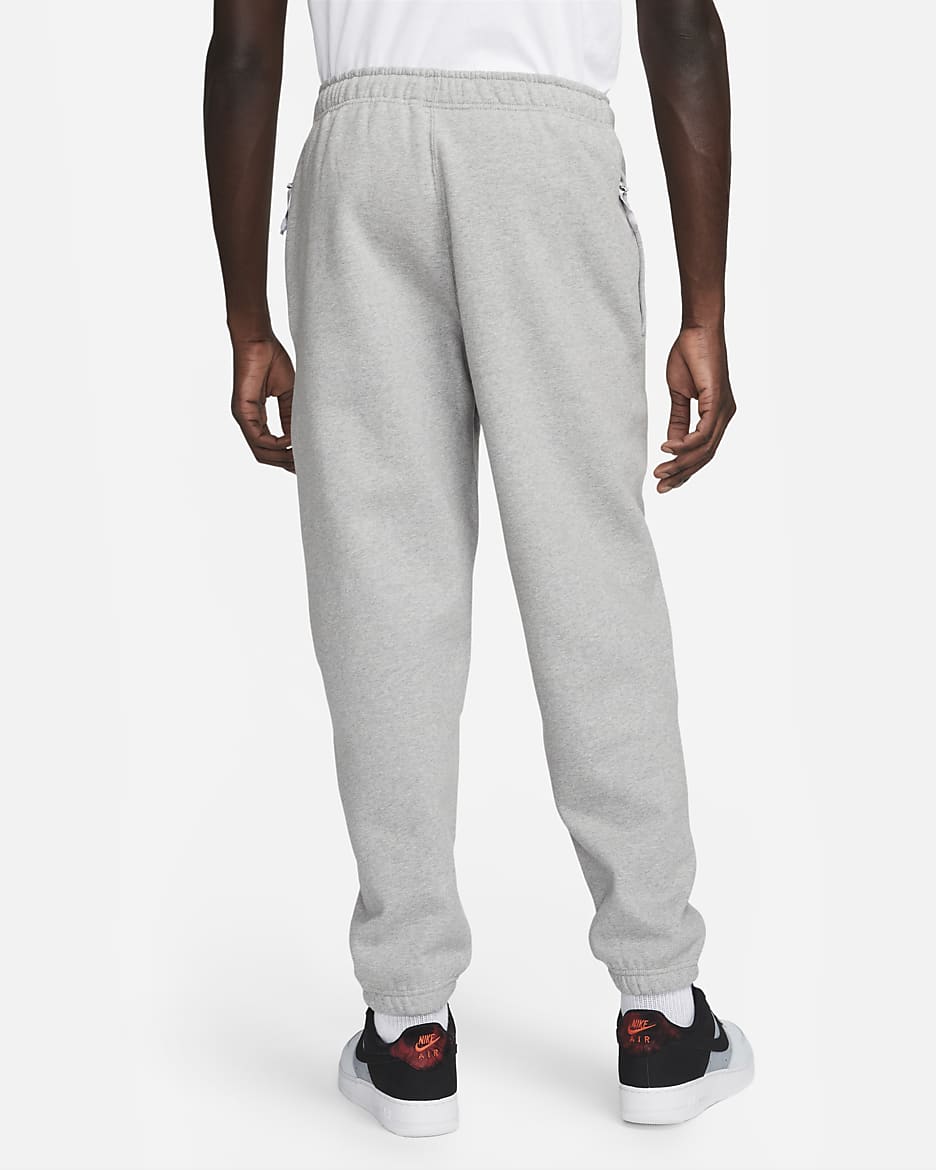 Nike Solo Swoosh Fleece-Hose für Herren - Dark Grey Heather/Weiß