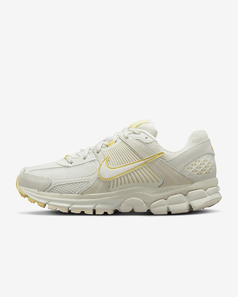 Tenis para mujer Nike Zoom Vomero 5 - Vela/Marfil pálido/Amarillo suave/Vela