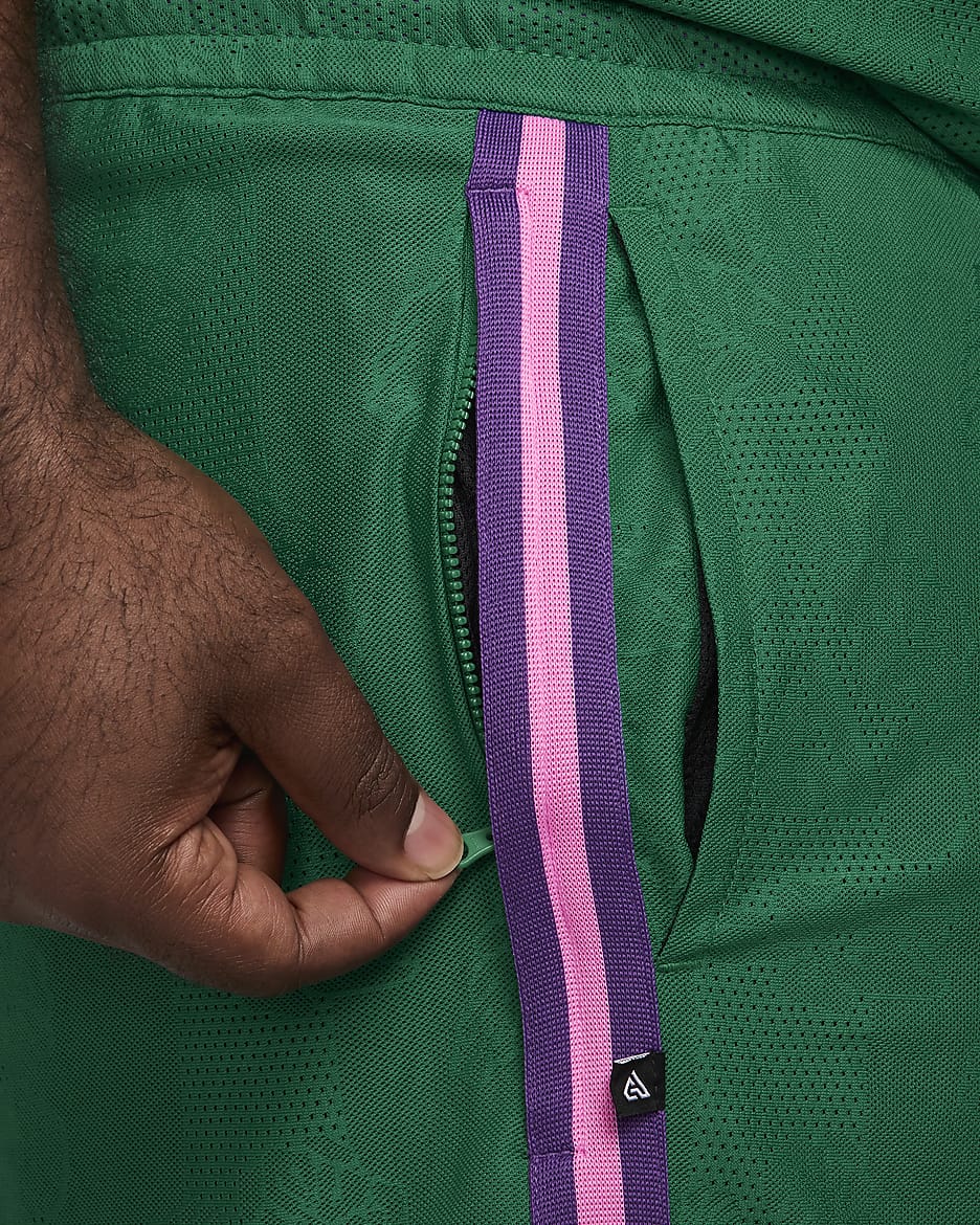 Giannis Pantalón corto de baloncesto de 15 cm Dri-FIT DNA - Hombre - Malachite/Purple Cosmos/Playful Pink