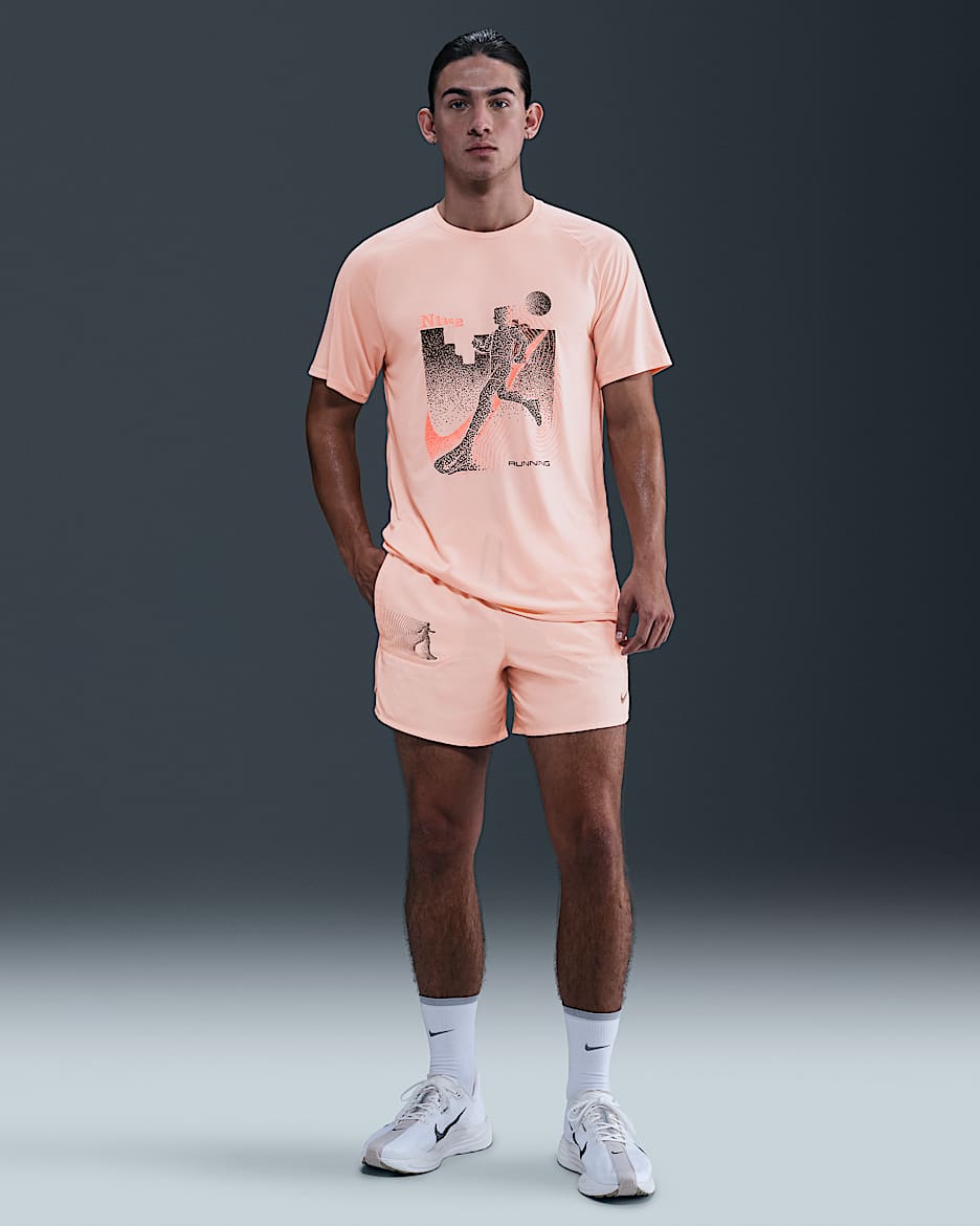 Nike Stride Men's Dri-FIT 13cm (approx.) Brief-Lined Running Shorts - Washed Coral