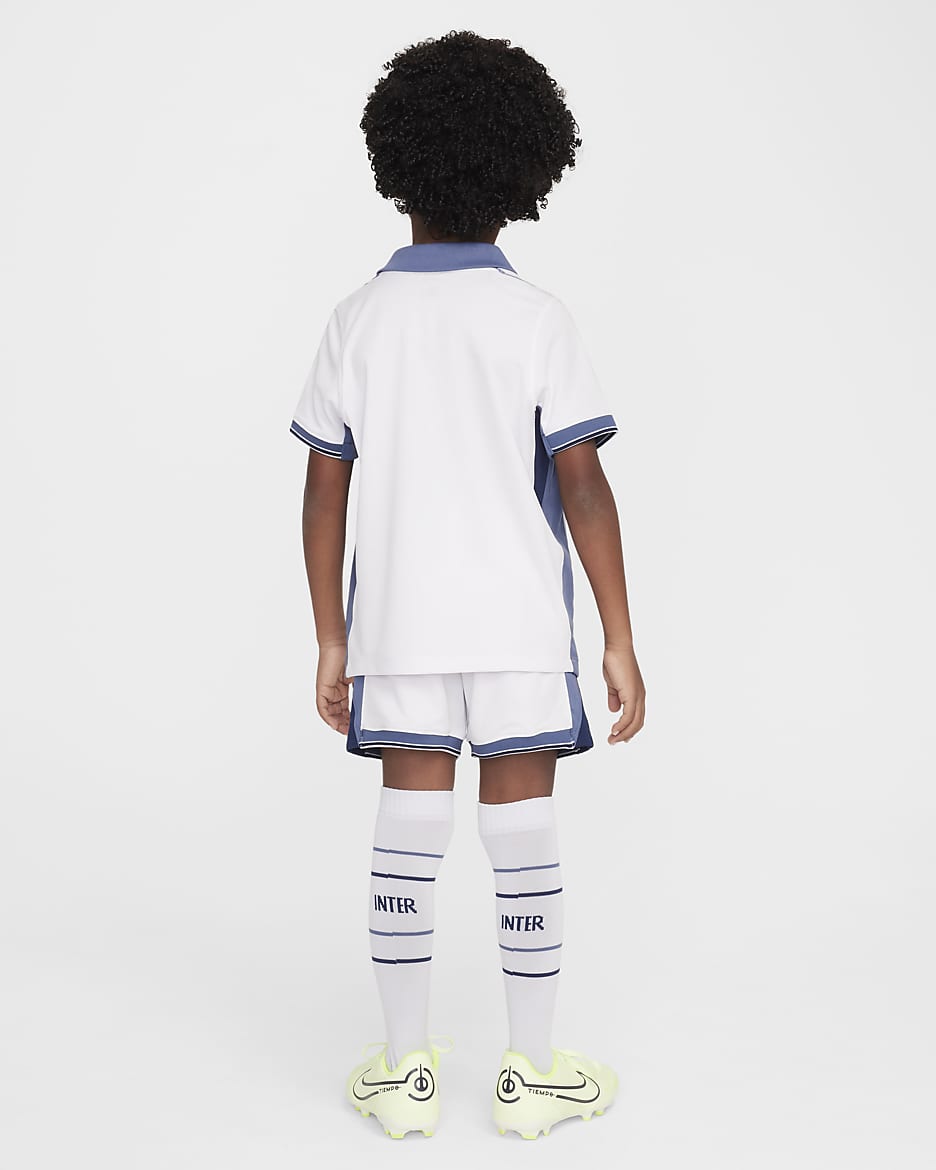 Inter Mailand 2024/25 Stadium Away dreiteiliges Nike Replika-Fußballtrikot-Set (jüngere Kinder) - Summit White/Iris Whisper/Summit White/Midnight Navy