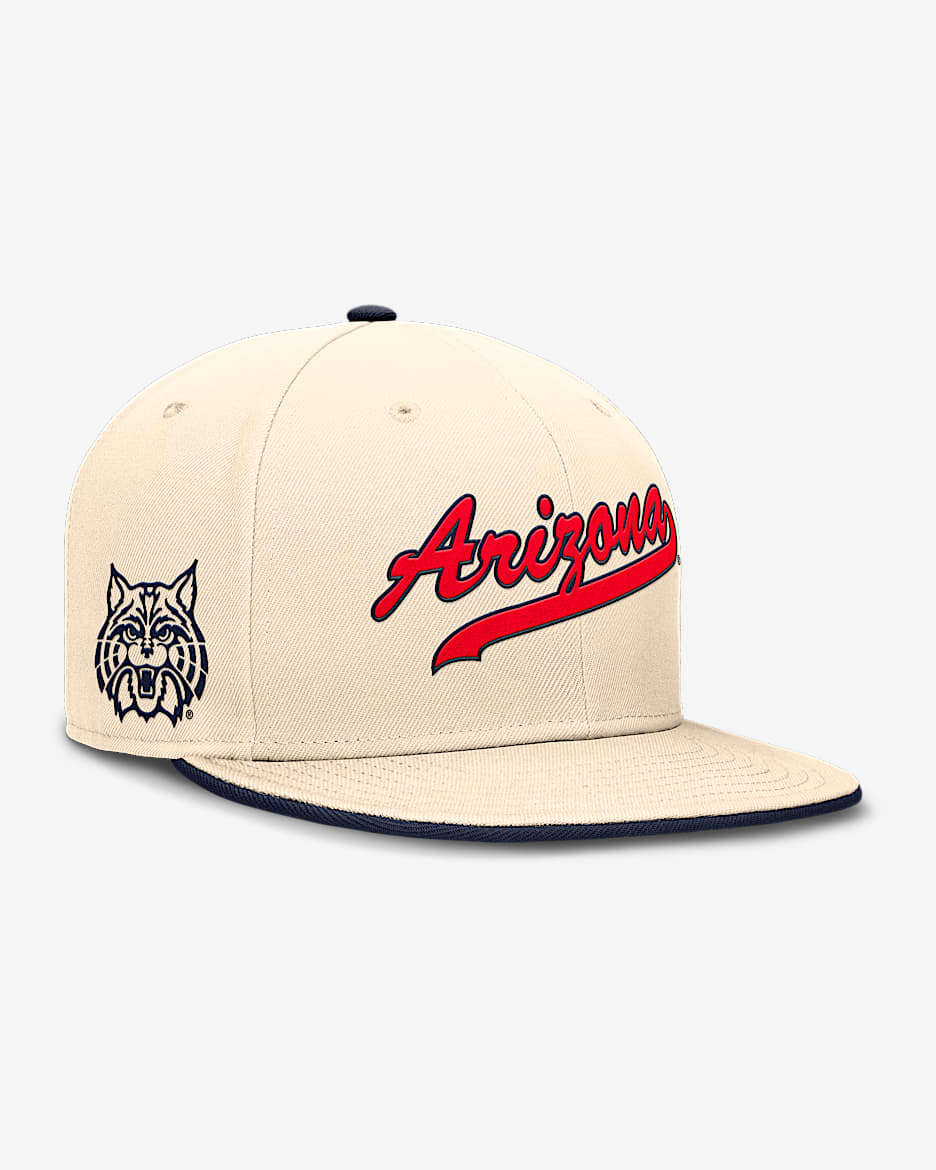 Gorra universitaria Nike Dri-FIT ajustada para hombre Arizona Wildcats Primetime True - Natural
