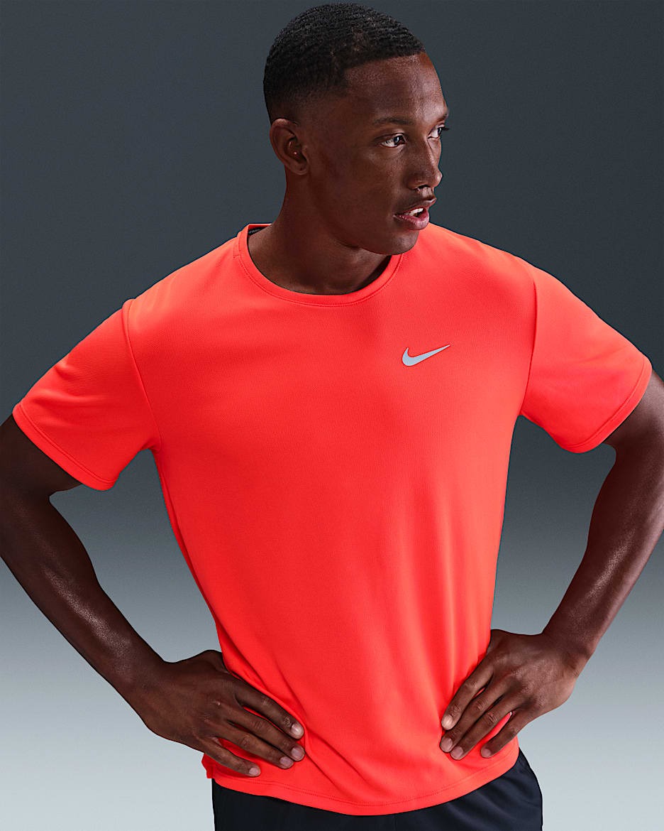 Ανδρική κοντομάνικη μπλούζα για τρέξιμο Dri-FIT UV Nike Miler - Bright Crimson