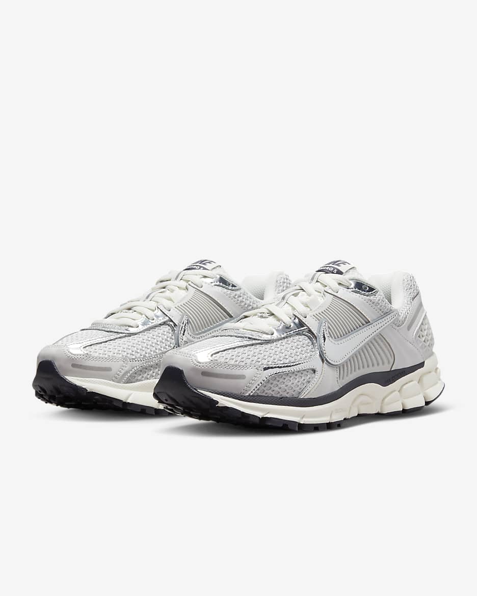 Γυναικεία παπούτσια Nike Zoom Vomero 5 - Photon Dust/Gridiron/Sail/Chrome