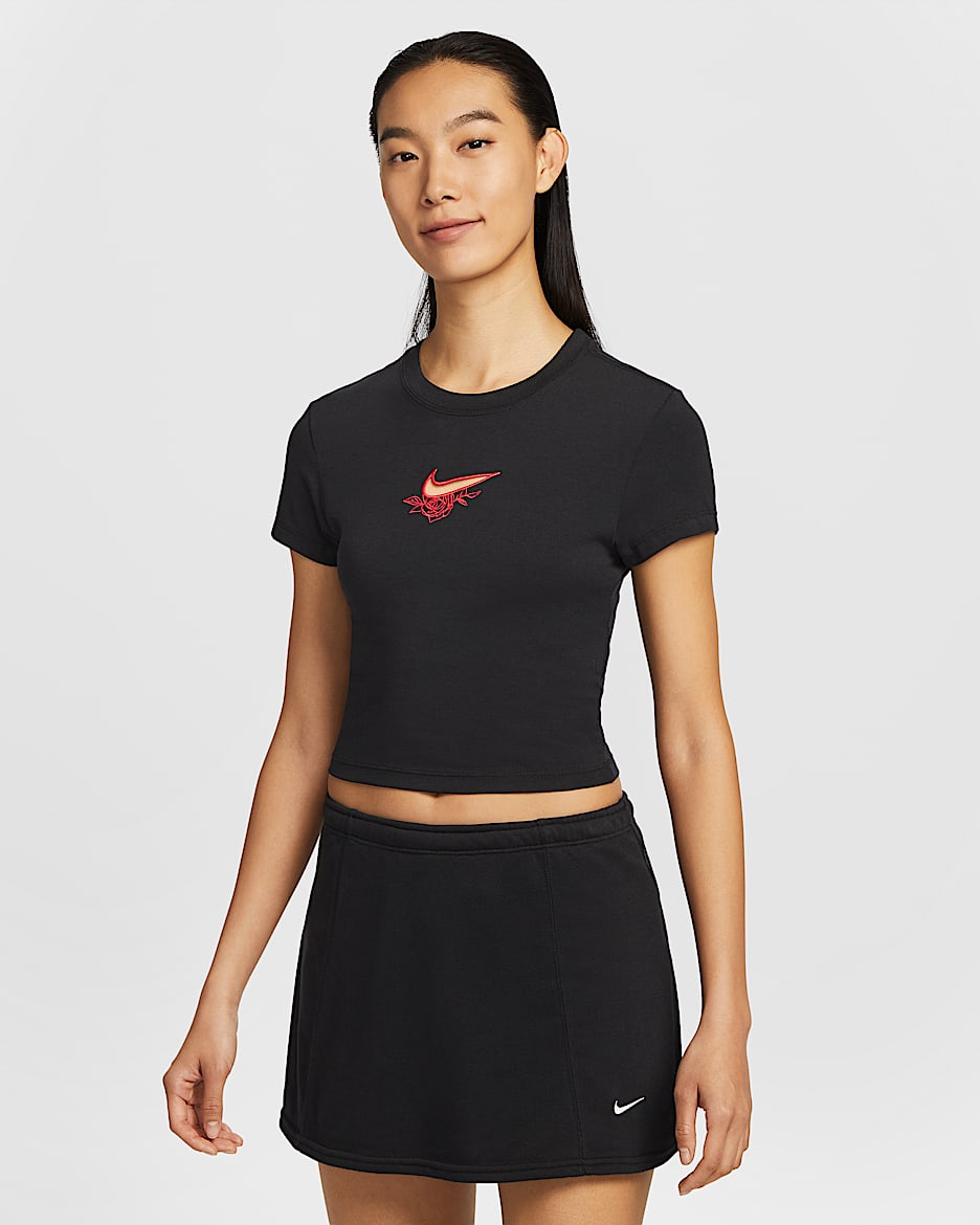 เสื้อยืดผู้หญิงเอวลอยทรงเข้ารูป Nike Sportswear Chill Knit - ดำ