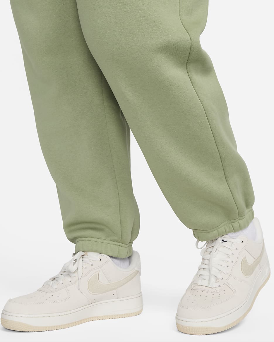 Nike Sportswear Phoenix Fleece Women's High-Waisted Oversized Tracksuit Bottoms (Plus Size) - Oil Green/Black