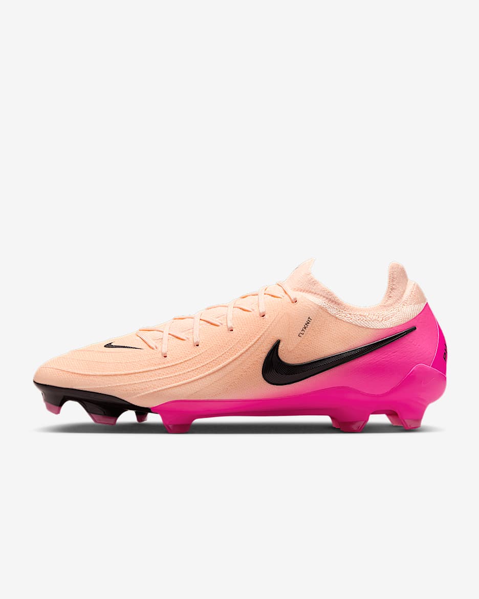 Tacos de fútbol FG de corte low Nike Phantom GX 2 Pro - Tinte carmesí/Avalancha rosa/Negro