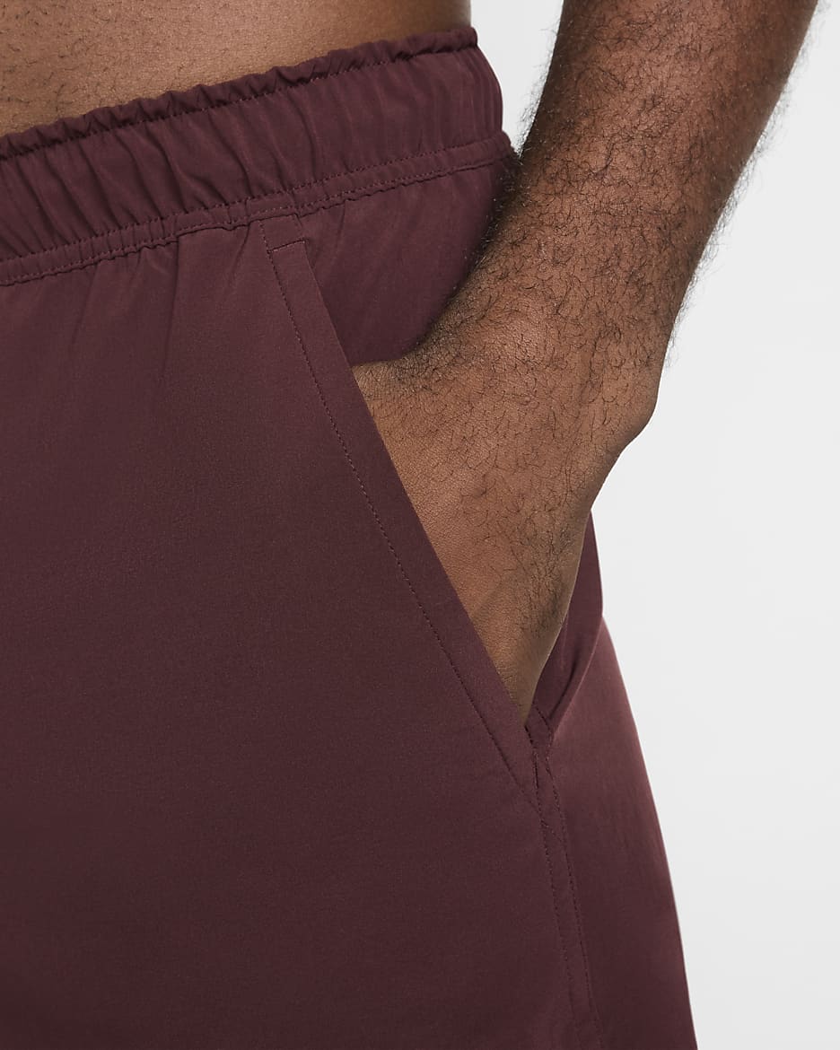 Shorts versatili Dri-FIT non foderati 18 cm Nike Unlimited – Uomo - Burgundy Crush/Nero/Burgundy Crush