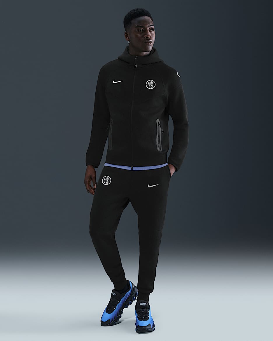 Chelsea FC Tech Men's Nike Total 90 Soccer Fleece Joggers - Black/Field Silver