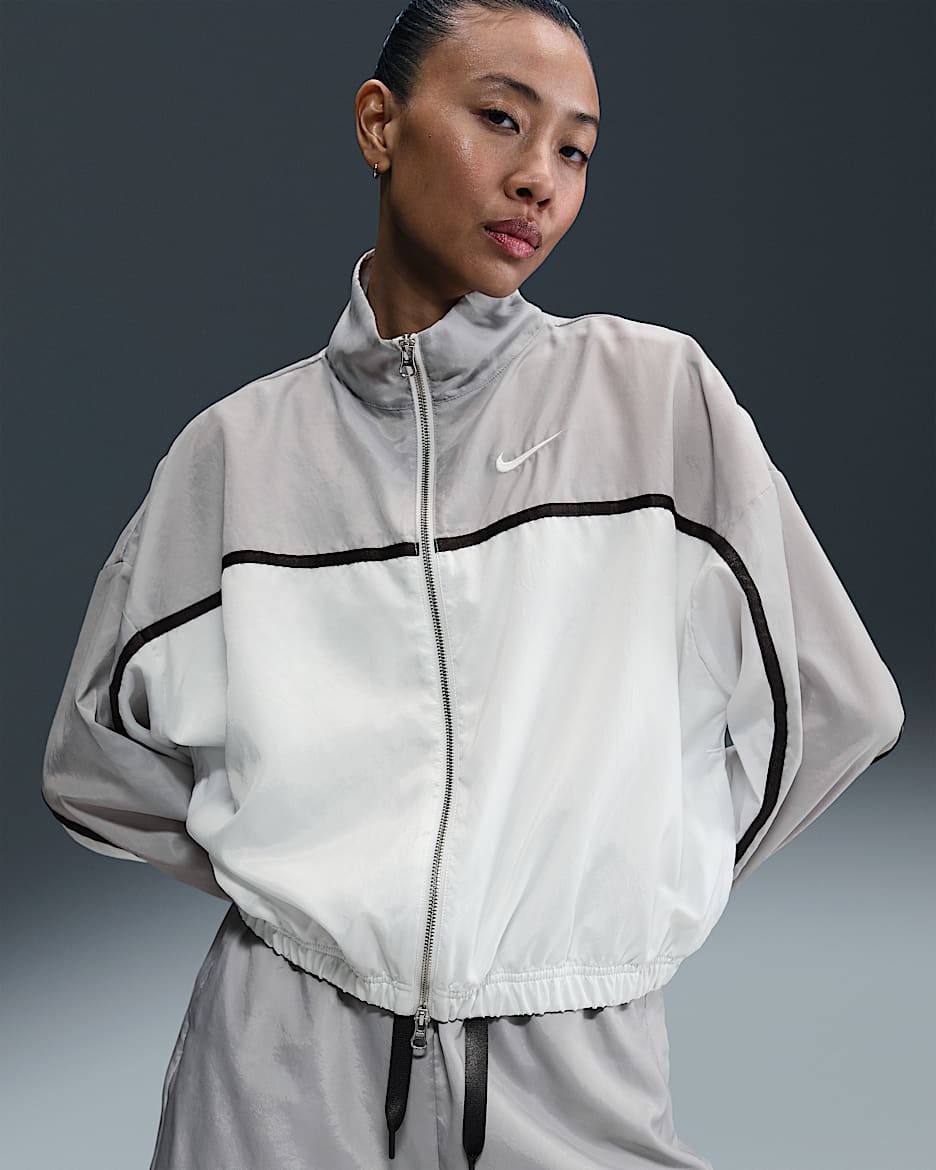 เสื้อแจ็คเก็ตวาร์ซิตี้แบบทอผู้หญิง Nike Sportswear - Light Smoke Grey/Summit White/Anthracite/Summit White