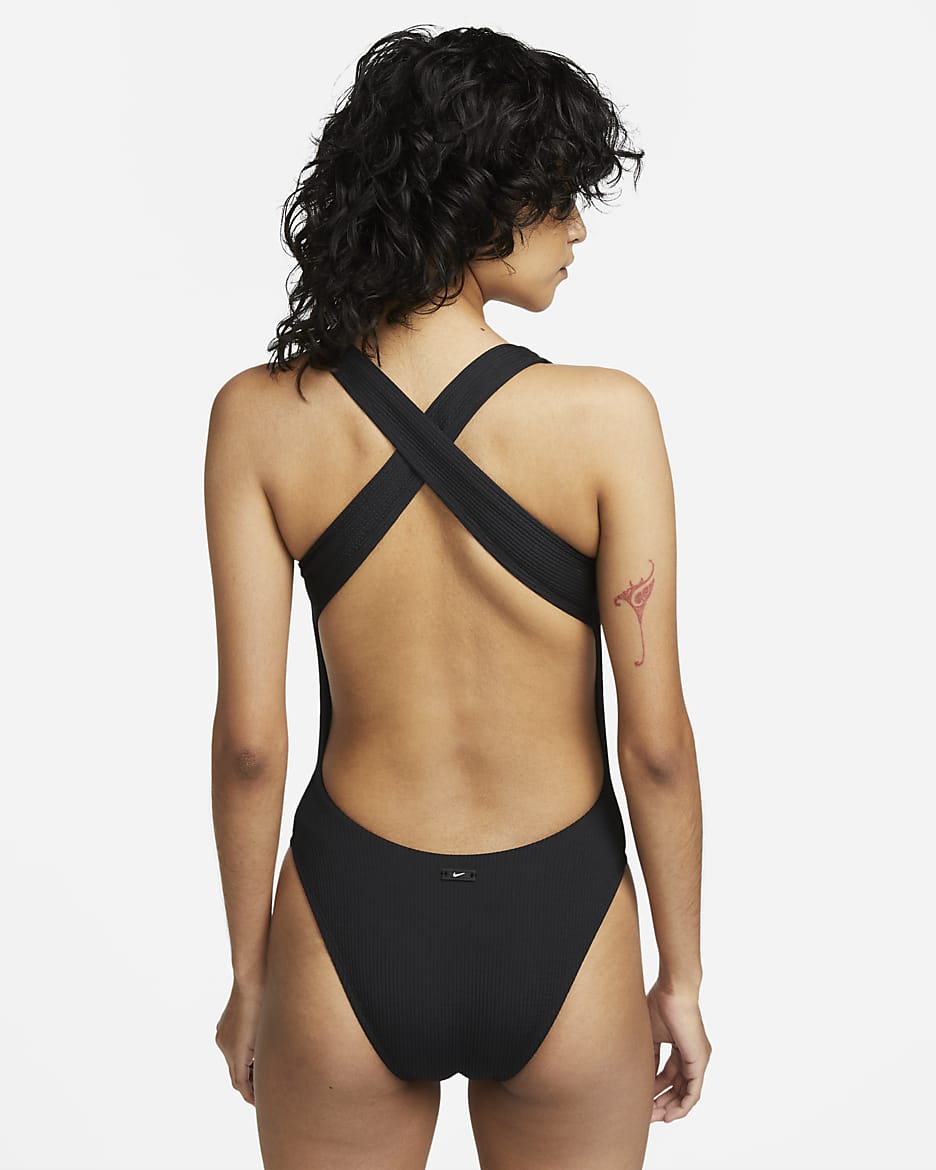 Nike-badedragt med krydsryg til kvinder - sort/hvid