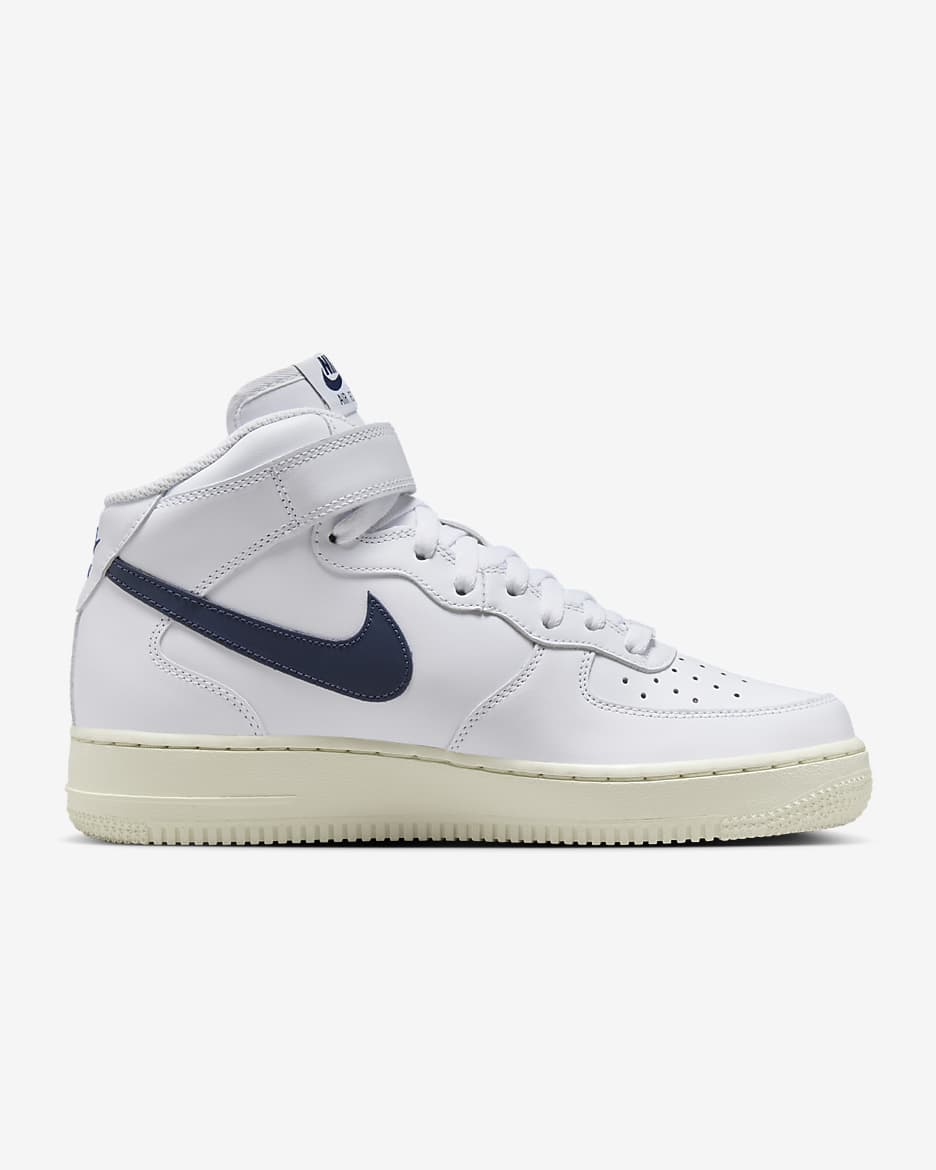 Sapatilhas Nike Air Force 1 '07 Mid para mulher - Branco/Coconut Milk/Dourado metalizado/Midnight Navy