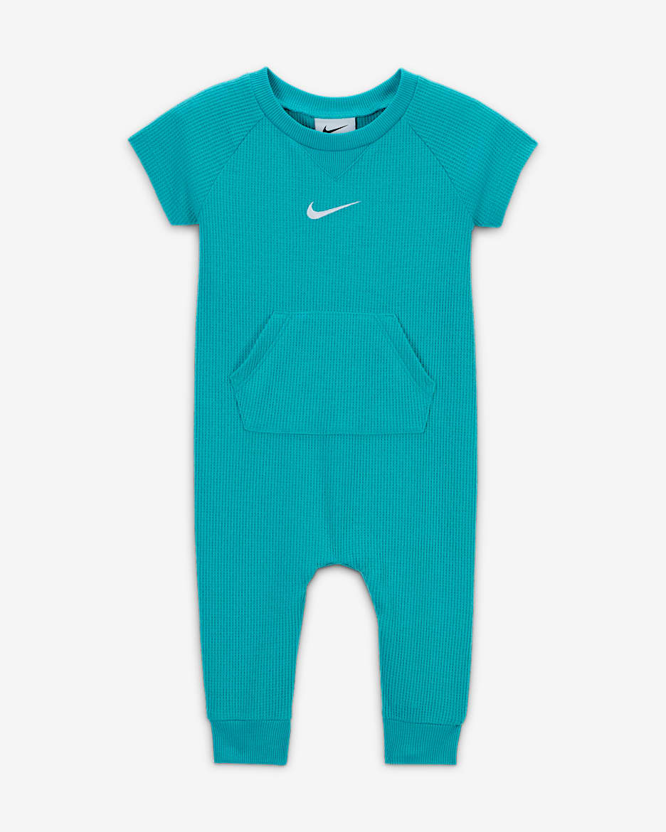 Overol de manga corta de tejido Knit tipo waffle para bebé (0-9 meses) Nike Essentials - Cactus empolvado