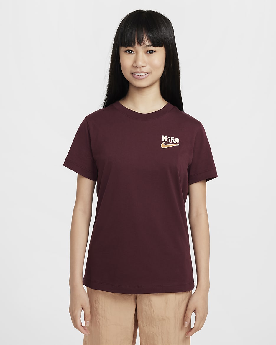 เสื้อยืดเด็กโต Nike Sportswear - Burgundy Crush