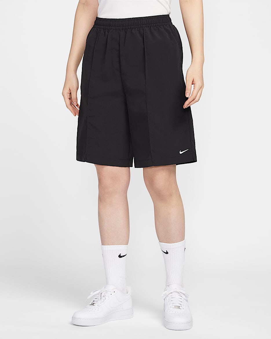 กางเกงขาสั้น 9 นิ้วเอวสูงผู้หญิง Nike Sportswear Everything Wovens - ดำ/ขาว