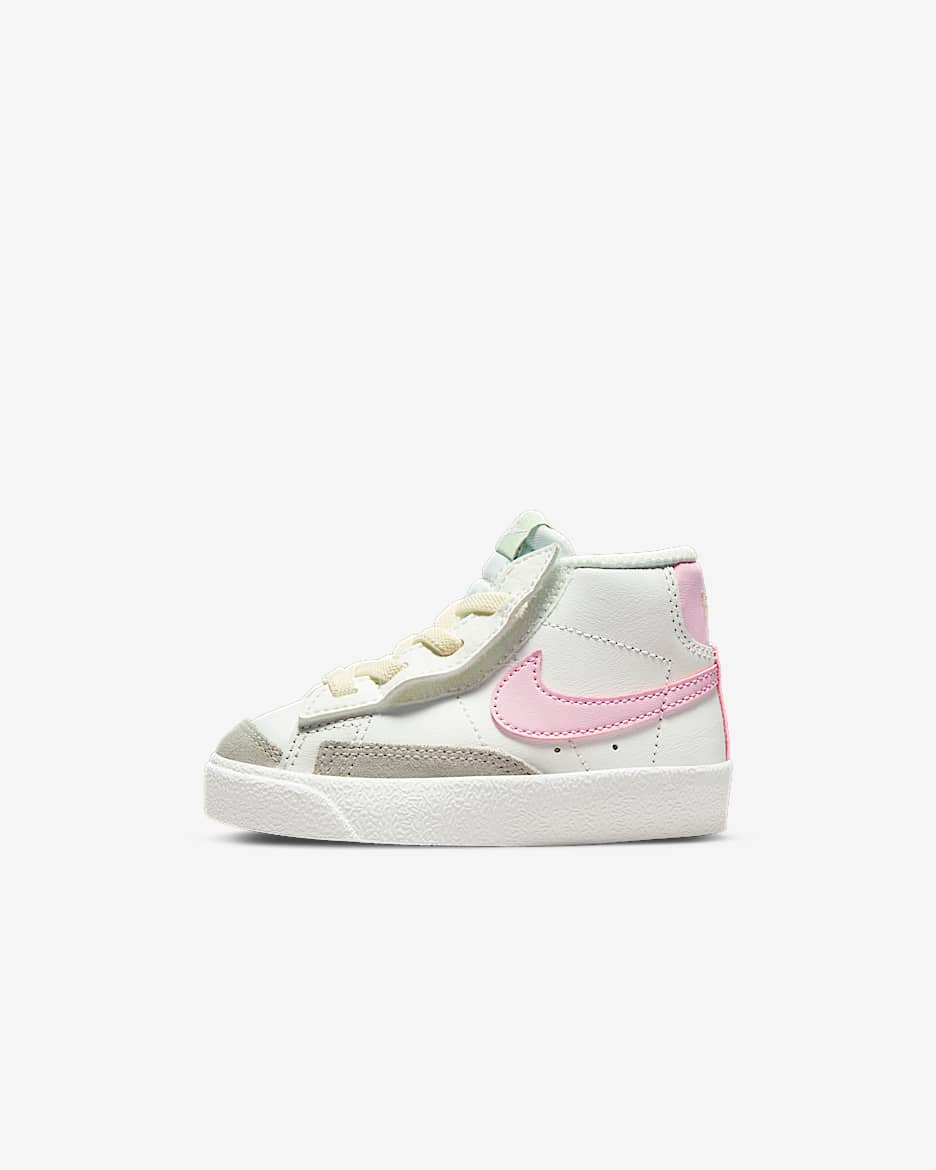 Tenis para bebé e infantil Nike Blazer Mid '77 - Blanco cumbre/Leche de coco/Pulpa dulce/Espuma rosa