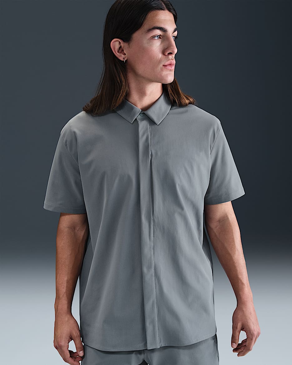 Camisa con botones de manga corta Dri-FIT para hombre Nike 24.7 PerfectStretch - Gris humo/Gris nano