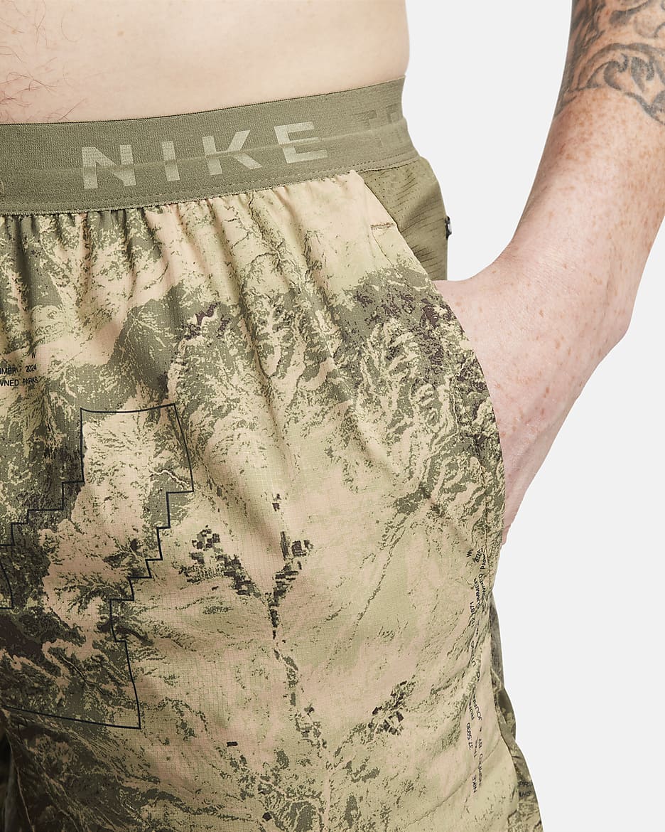 Nike Stride Dri-FIT fôret løpeshorts til herre (18 cm) - Medium Olive/Medium Olive/Medium Olive/Svart