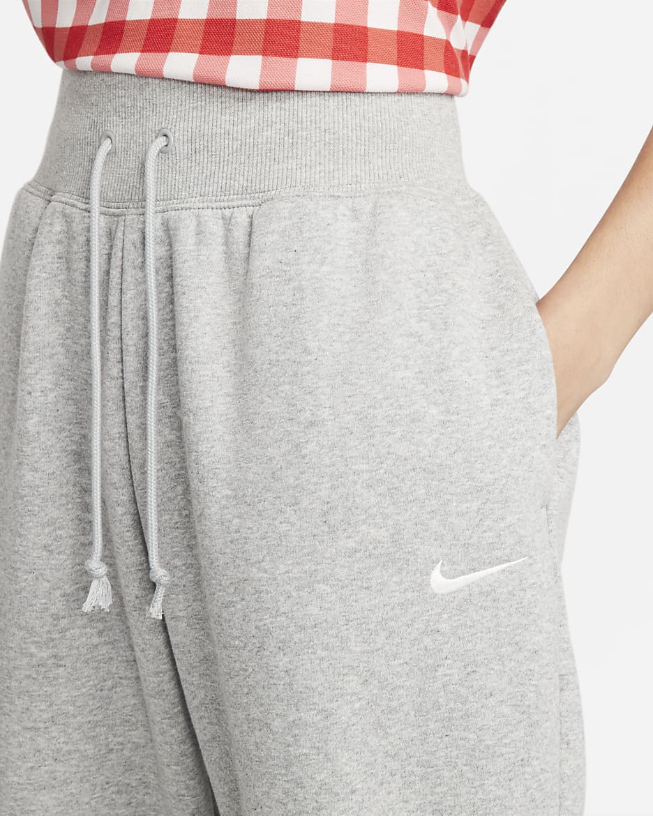 Overdimensionerede Nike Sportswear Phoenix Fleece-sweatpants med høj talje til kvinder - Dark Grey Heather/Sail